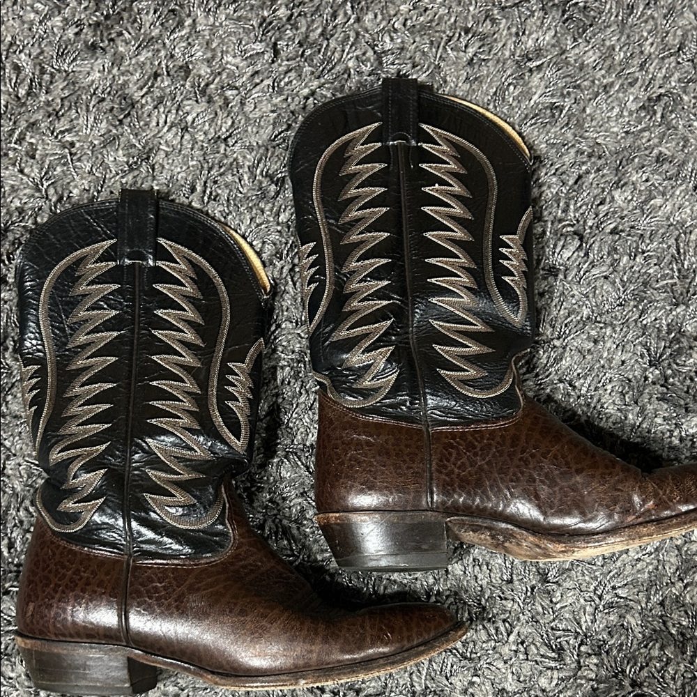 Men's Western Boots in Black and Brown Leather